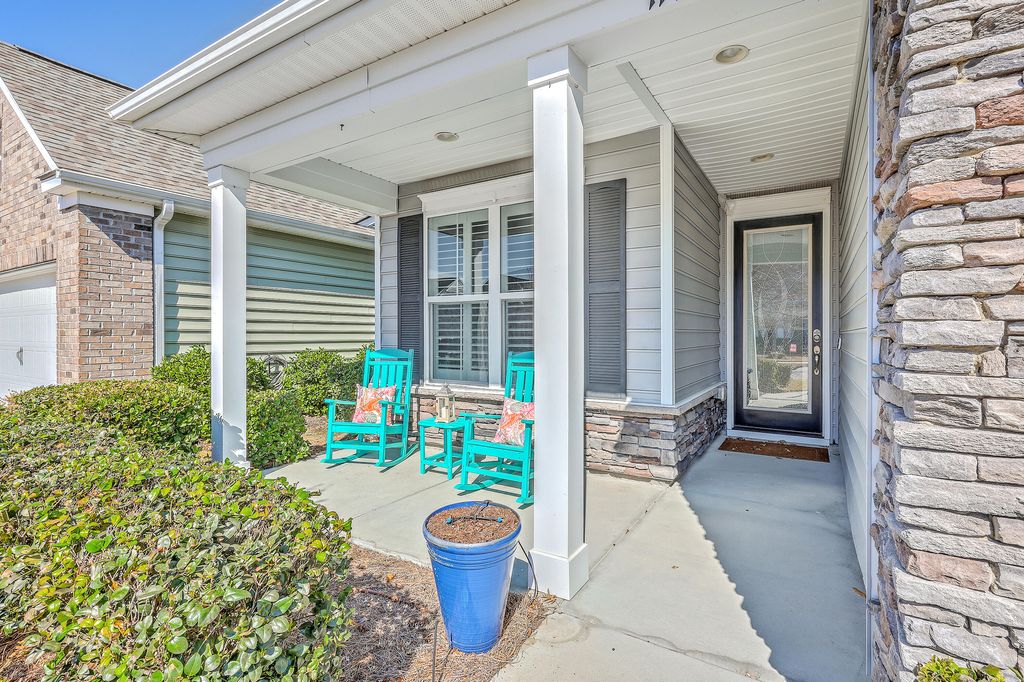 Image 4 of property listing at 114 Harbor Trace Lane, Summerville, SC 29486