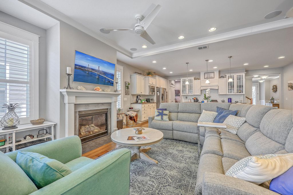 Image 8 of property listing at 114 Harbor Trace Lane, Summerville, SC 29486