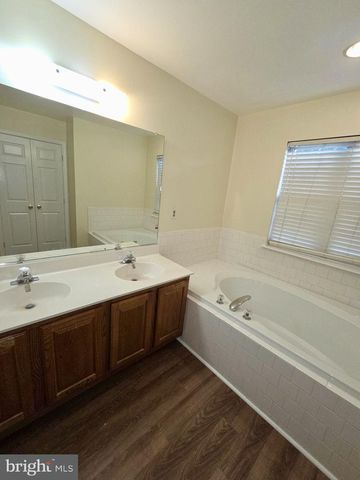 11829 MURRE CT, Waldorf, MD 20601