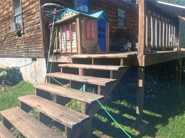 297 Madison 5270, Huntsville, AR 72740