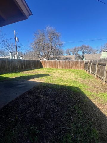 418 Linden ST B, Bastrop, TX 78602