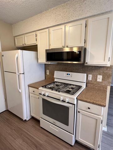 418 Linden ST B, Bastrop, TX 78602