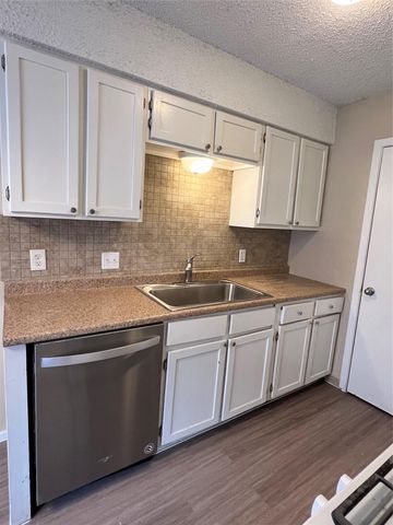 418 Linden ST B, Bastrop, TX 78602