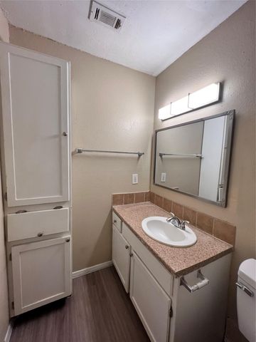 418 Linden ST B, Bastrop, TX 78602