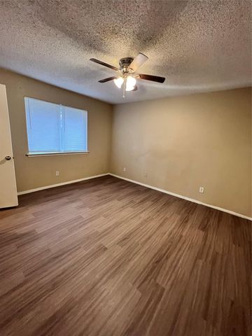 418 Linden ST B, Bastrop, TX 78602