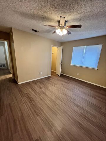 418 Linden ST B, Bastrop, TX 78602