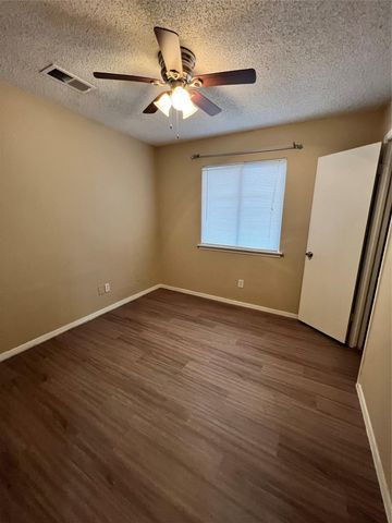 418 Linden ST B, Bastrop, TX 78602