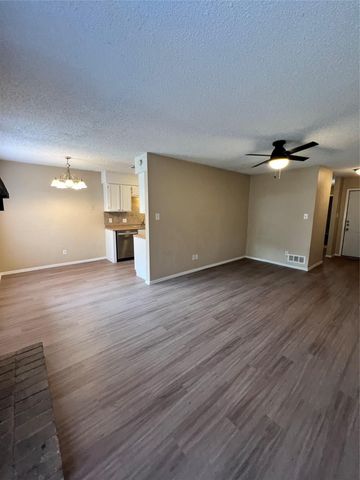418 Linden ST B, Bastrop, TX 78602