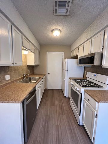 418 Linden ST B, Bastrop, TX 78602