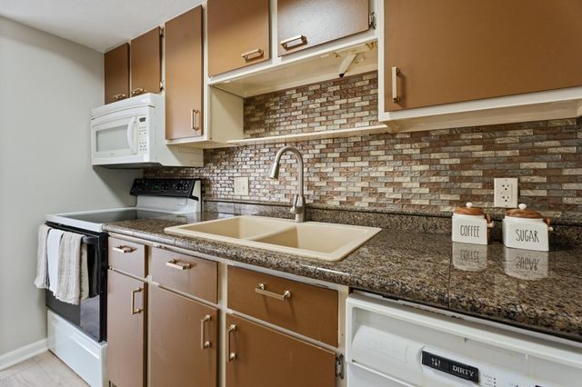 1911 Greenfield Lane SW G, Rochester, MN 55902