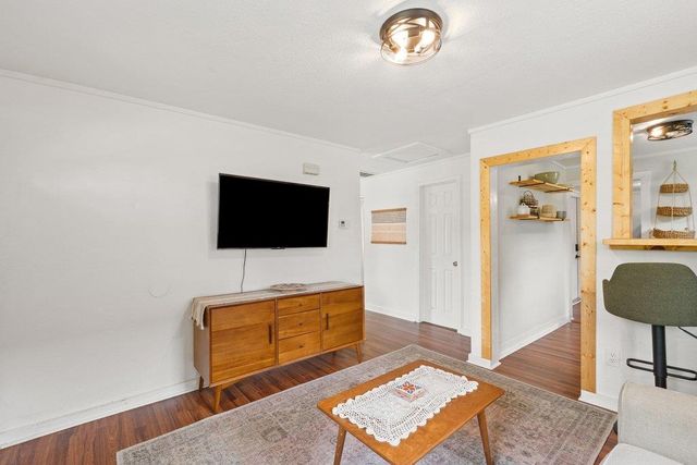 1909 College ROW, Austin, TX 78702