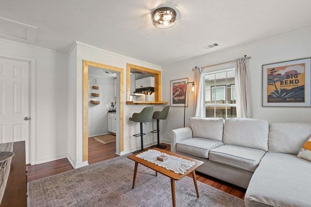 1909 College ROW, Austin, TX 78702