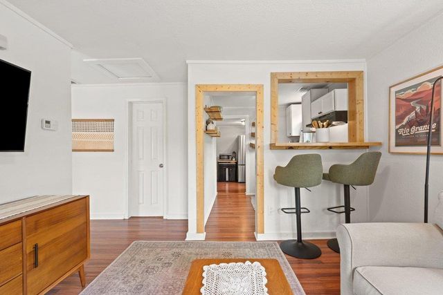 1909 College ROW, Austin, TX 78702