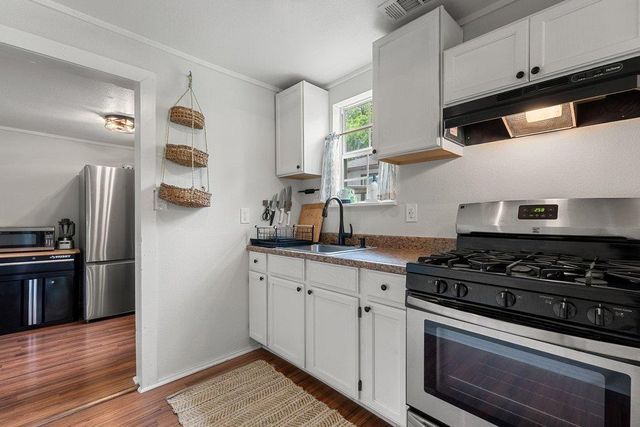 1909 College ROW, Austin, TX 78702