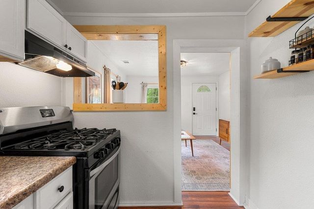 1909 College ROW, Austin, TX 78702