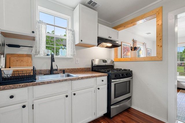 1909 College ROW, Austin, TX 78702
