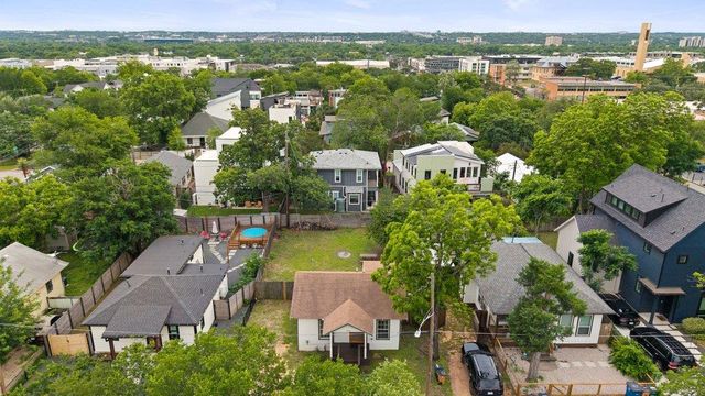 1909 College ROW, Austin, TX 78702