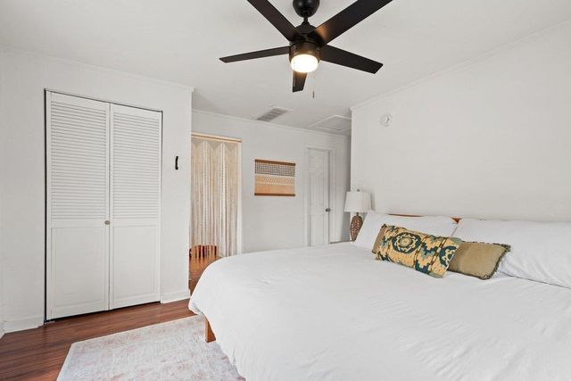 1909 College ROW, Austin, TX 78702