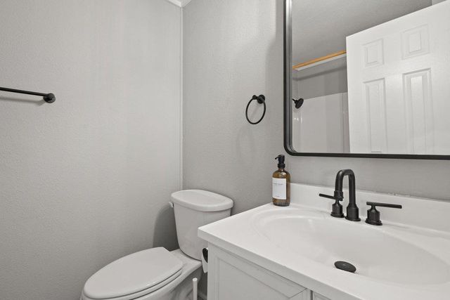 1909 College ROW, Austin, TX 78702