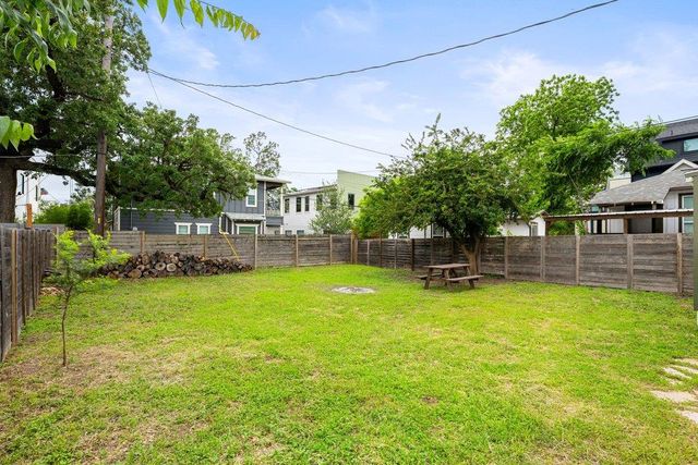 1909 College ROW, Austin, TX 78702