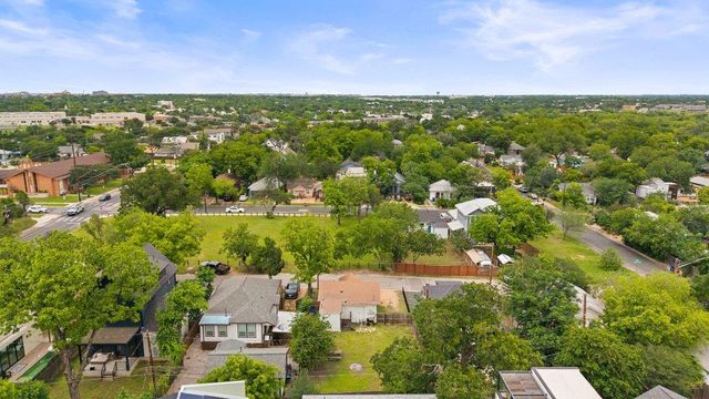 1909 College ROW, Austin, TX 78702