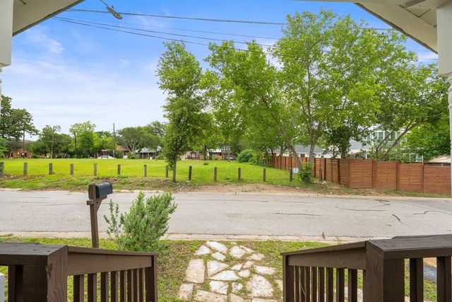 1909 College ROW, Austin, TX 78702