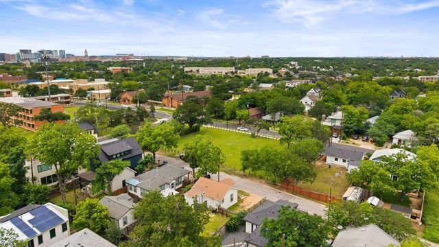 1909 College ROW, Austin, TX 78702