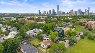 1909 College ROW, Austin, TX 78702