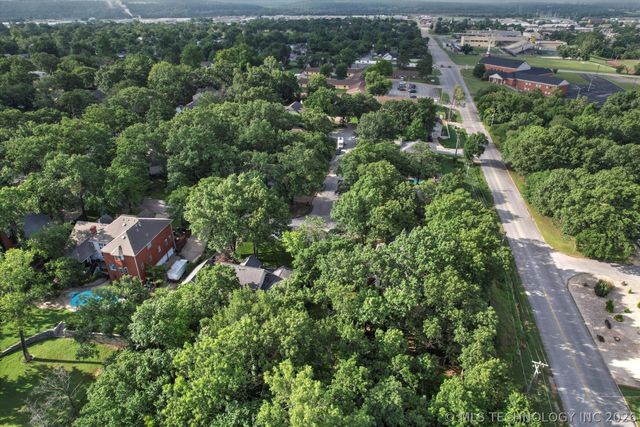 1110 N Renaissance Drive, Sand Springs, OK 74063