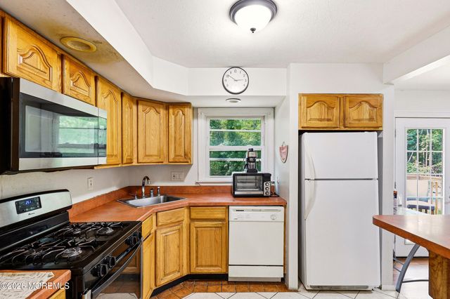 37 Raymond Avenue, Toms River, NJ 08755