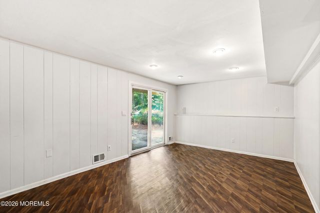 37 Raymond Avenue, Toms River, NJ 08755