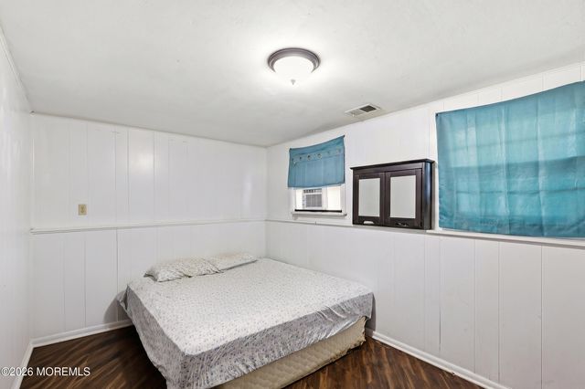 37 Raymond Avenue, Toms River, NJ 08755