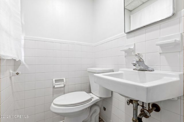 37 Raymond Avenue, Toms River, NJ 08755
