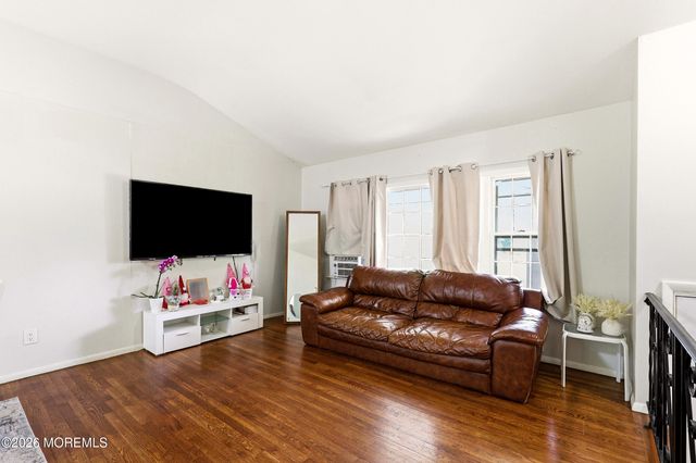 37 Raymond Avenue, Toms River, NJ 08755