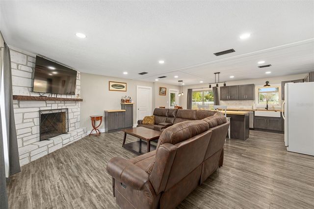 903 NE 17TH COURT, Ocala, FL 34470