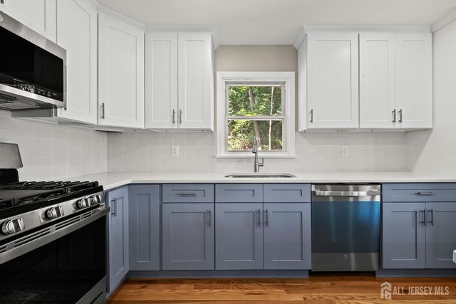 41 Oakwood Drive, Sayreville, NJ 08859