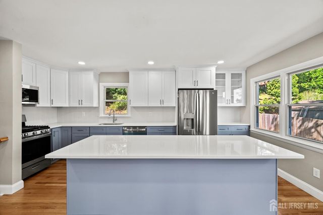41 Oakwood Drive, Sayreville, NJ 08859