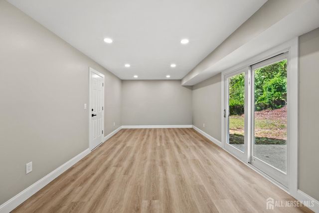 41 Oakwood Drive, Sayreville, NJ 08859
