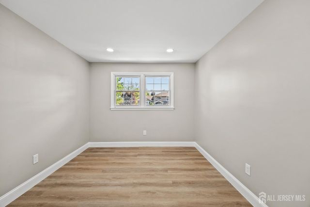 41 Oakwood Drive, Sayreville, NJ 08859