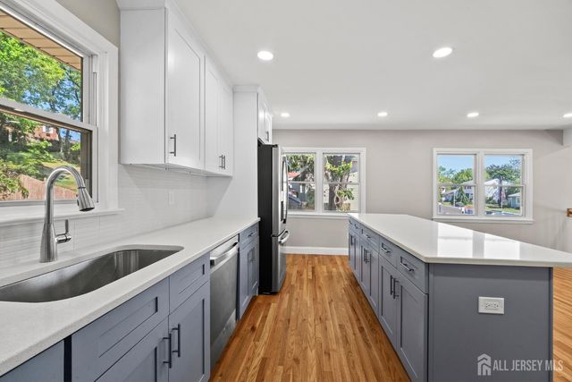 41 Oakwood Drive, Sayreville, NJ 08859