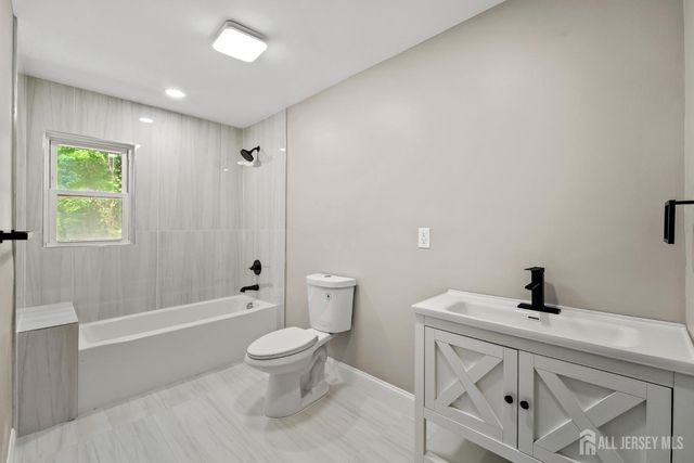 41 Oakwood Drive, Sayreville, NJ 08859