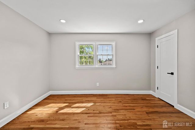 41 Oakwood Drive, Sayreville, NJ 08859