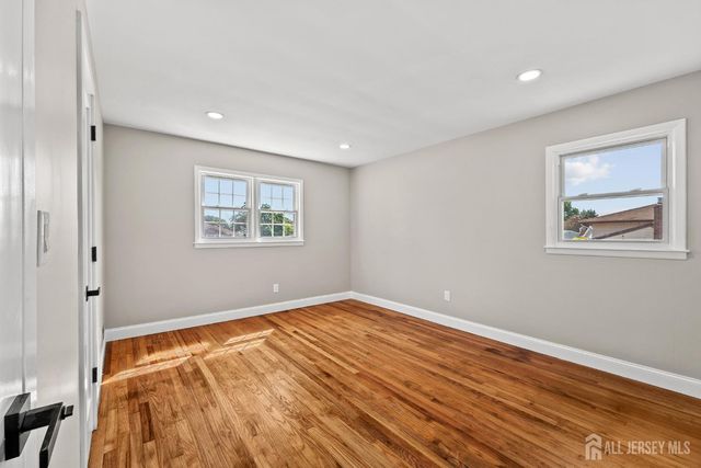 41 Oakwood Drive, Sayreville, NJ 08859