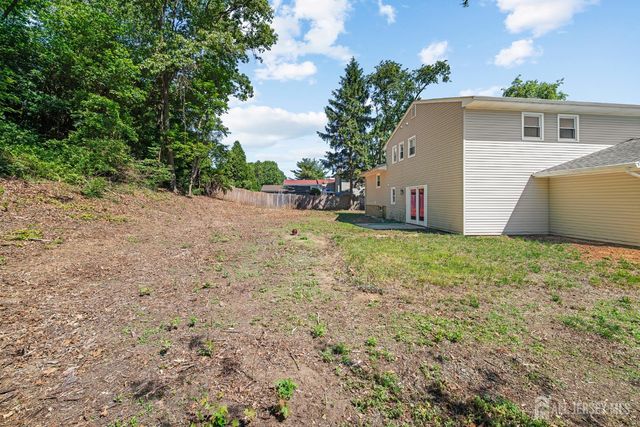 41 Oakwood Drive, Sayreville, NJ 08859