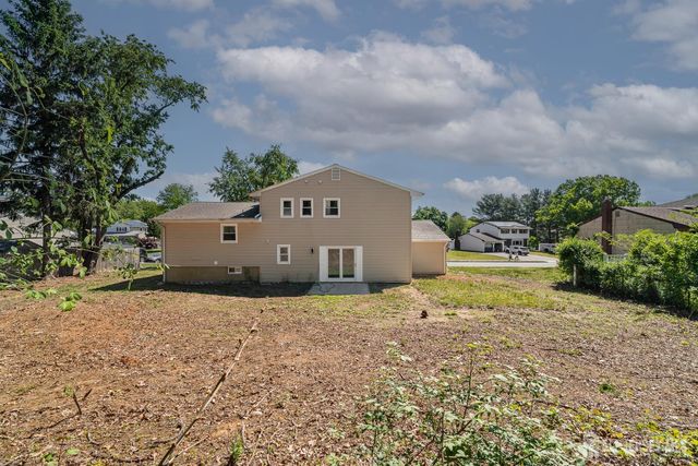 41 Oakwood Drive, Sayreville, NJ 08859