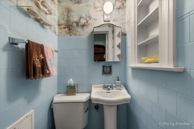 24400 N Kelsey Road, Lake Barrington, IL 60010