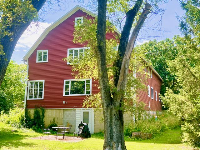 24400 N Kelsey Road, Lake Barrington, IL 60010