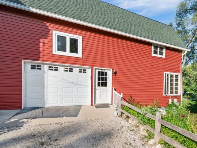 24400 N Kelsey Road, Lake Barrington, IL 60010