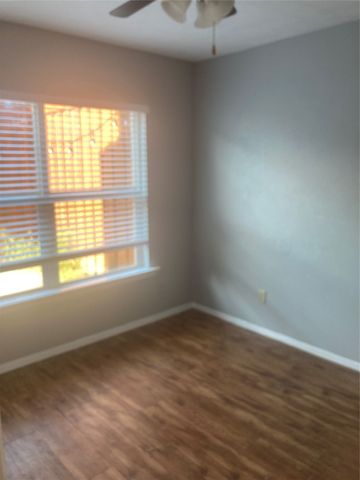 240 Rolling Hills Place, Lancaster, TX 75146