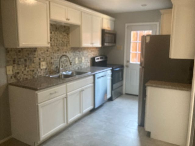 240 Rolling Hills Place, Lancaster, TX 75146